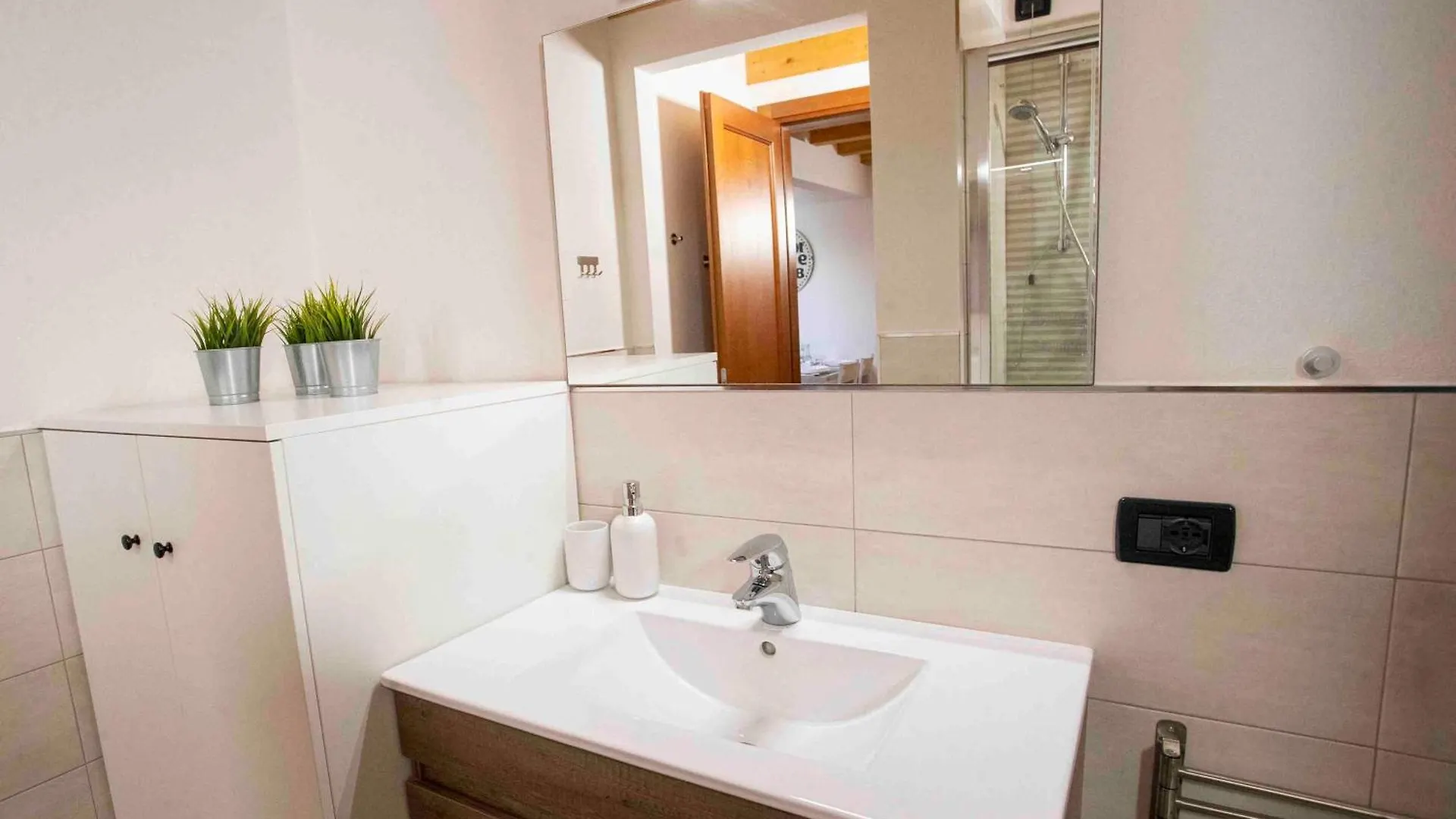 The Clock House -Centro Storico- Apartment Clusone 0*,