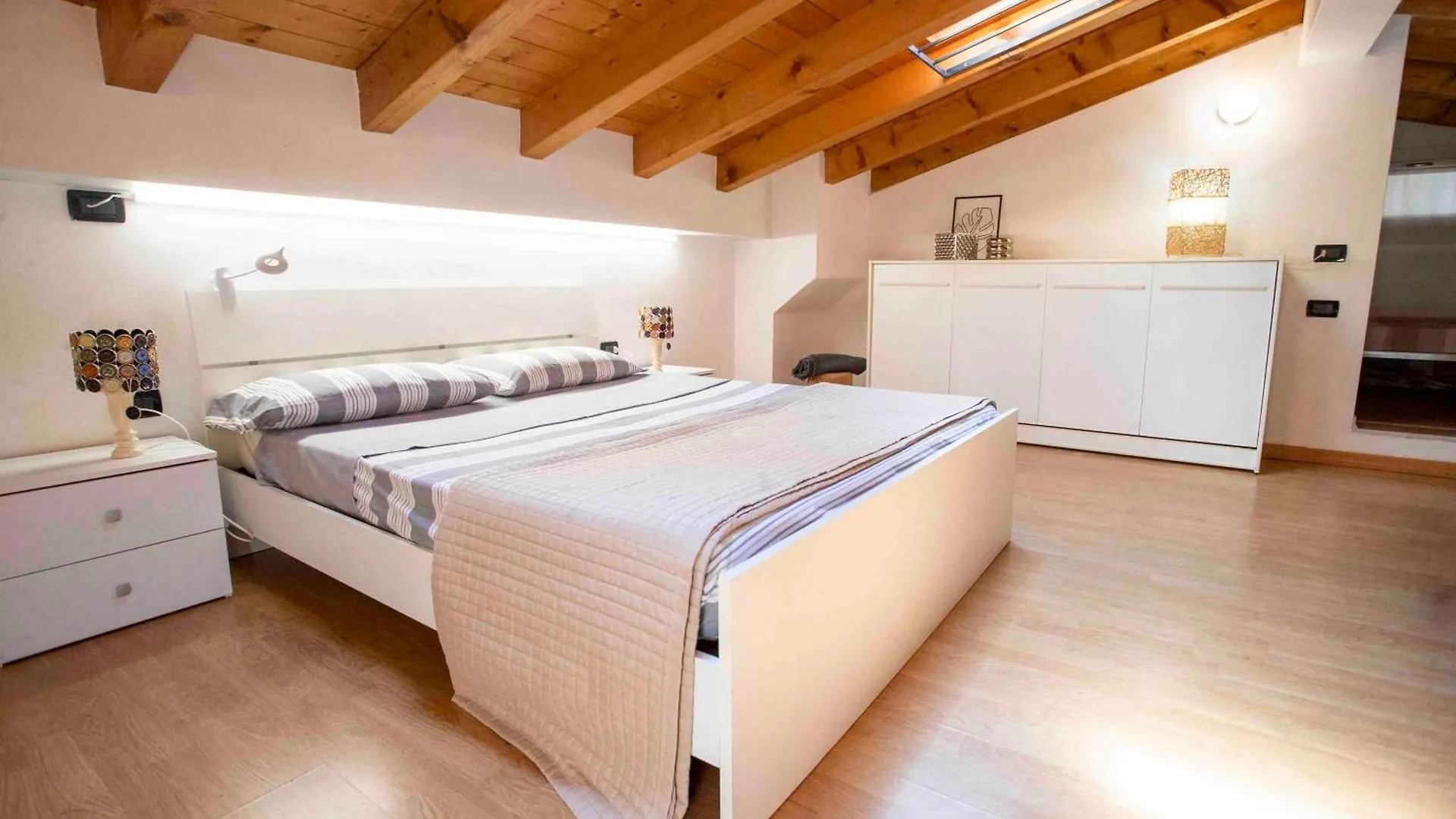 The Clock House -Centro Storico- Apartment Clusone 0*,